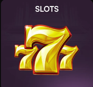 卢克曼禁区内想从吕迪格和卡瓦哈尔之间钻过，突破过程中倒地